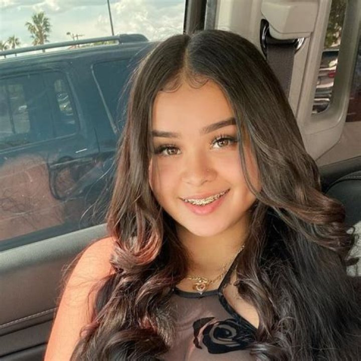Valarie Ruvalcaba (val2legit): Bio, Age & Pics You Need to See!